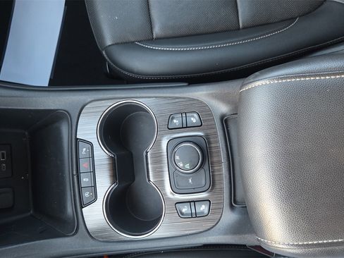 Used 2023 GMC Acadia SLT image 36