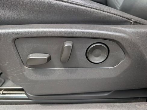 Used 2025 GMC Sierra 1500 SLT image 15