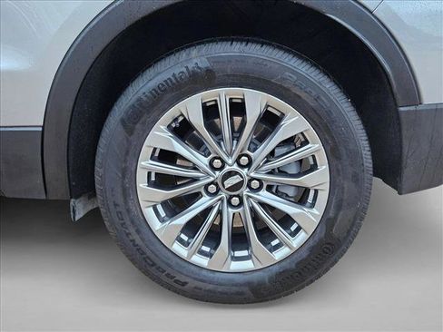 Used 2025 Cadillac XT4 Premium Luxury FWD image 23