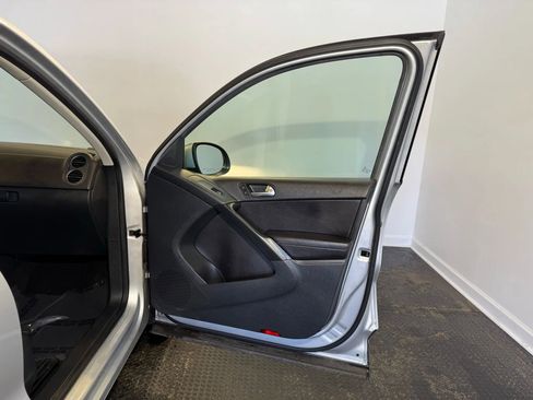Used 2016 Volkswagen Tiguan S image 22