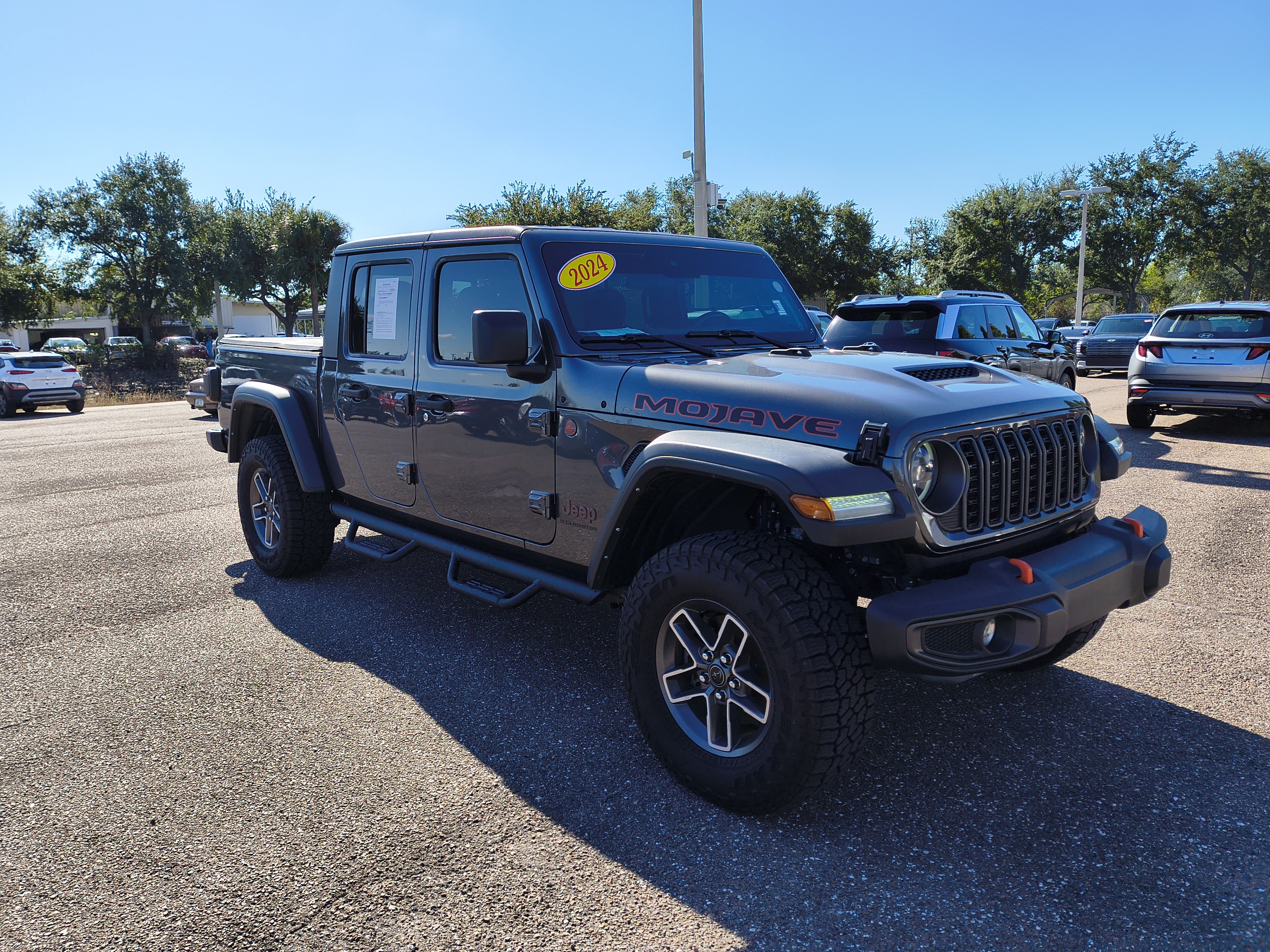 Used 2024 Jeep Gladiator Mojave AWD/4WD image 10
