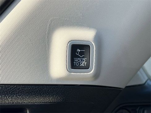 Used 2023 Jeep Grand Cherokee Laredo w/ Luxury Tech Group I image 36