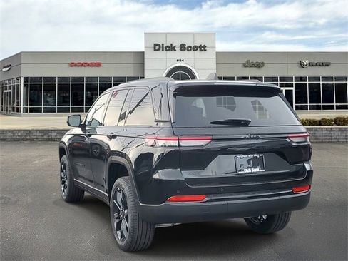New 2025 Jeep Grand Cherokee Limited image 3