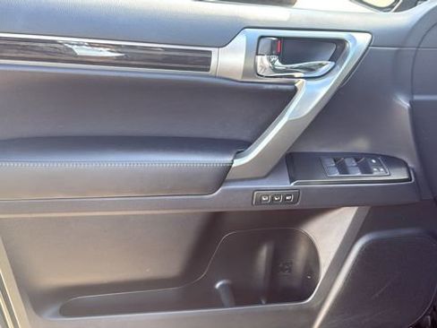 Used 2023 Lexus GX 460 Premium w/ Accessory Package AWD/4WD image 22