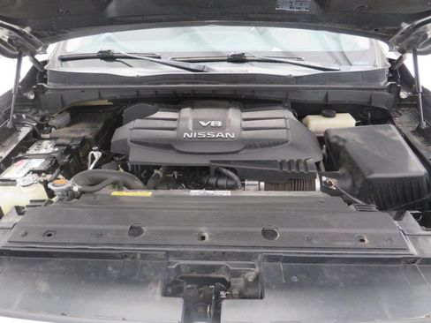 Used 2018 Nissan Titan SV image 27