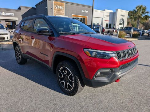 Certified 2025 Jeep Compass Trailhawk w/ Trailhawk Elite Group image 9