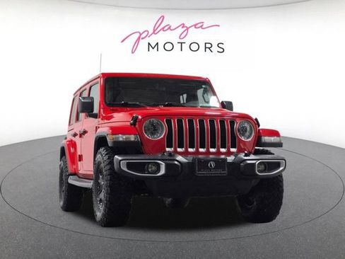 Used 2018 Jeep Wrangler Unlimited Sahara AWD/4WD image 3