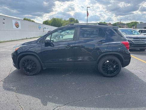 Used 2021 Chevrolet Trax LT w/ Premium Seat Package FWD image 8