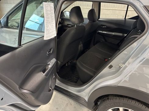 Used 2022 Nissan Kicks SV image 10