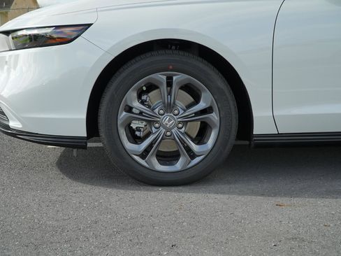 Used 2025 Honda Accord EX-L image 12