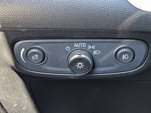 Certified 2022 Buick Encore GX Essence w/ Advanced Technology Package FWD image 25