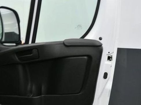 Used 2025 RAM ProMaster 2500 w/ Convenience Group image 9