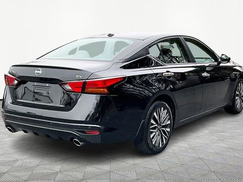 Used 2024 Nissan Altima 2.5 SV w/ SV Premium Package image 5