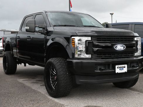 Used 2019 Ford F250 XL w/ STX Appearance Package AWD/4WD image 2