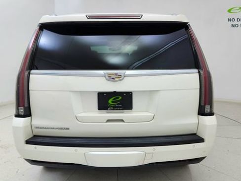 Used 2015 Cadillac Escalade Luxury RWD image 5