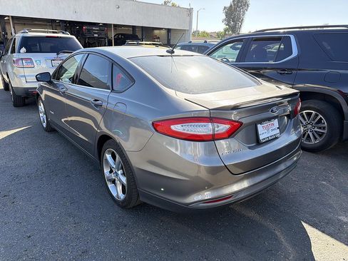 Used 2013 Ford Fusion SE FWD image 3