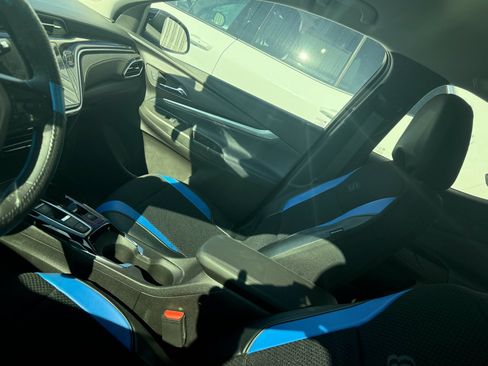 Used 2023 Chevrolet Bolt EUV LT w/ Convenience Package image 12