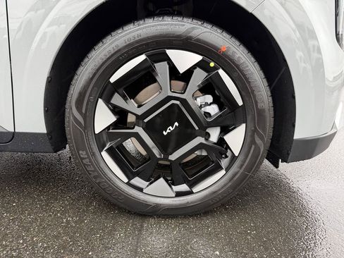 New 2026 Kia Carnival EX FWD image 9