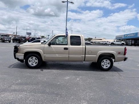Used 2006 Chevrolet Silverado 1500 LT w/ Light Duty Power Package AWD/4WD image 2