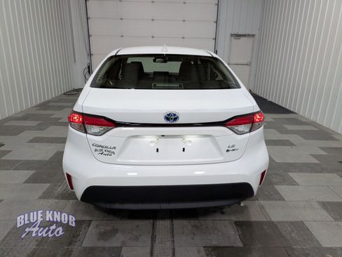 Used 2025 Toyota Corolla LE image 3