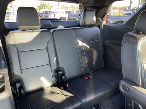 Used 2023 Chevrolet Traverse Premier w/ Redline Edition image 13