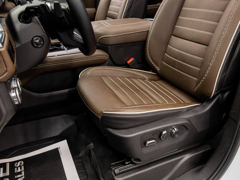 Used 2026 GMC Yukon XL Denali Ultimate w/ LPO, Floor Liner Package AWD/4WD image 34