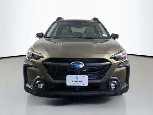 Used 2025 Subaru Outback Premium AWD/4WD image 2