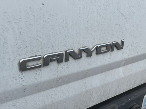 Used 2015 GMC Canyon SLT image 8