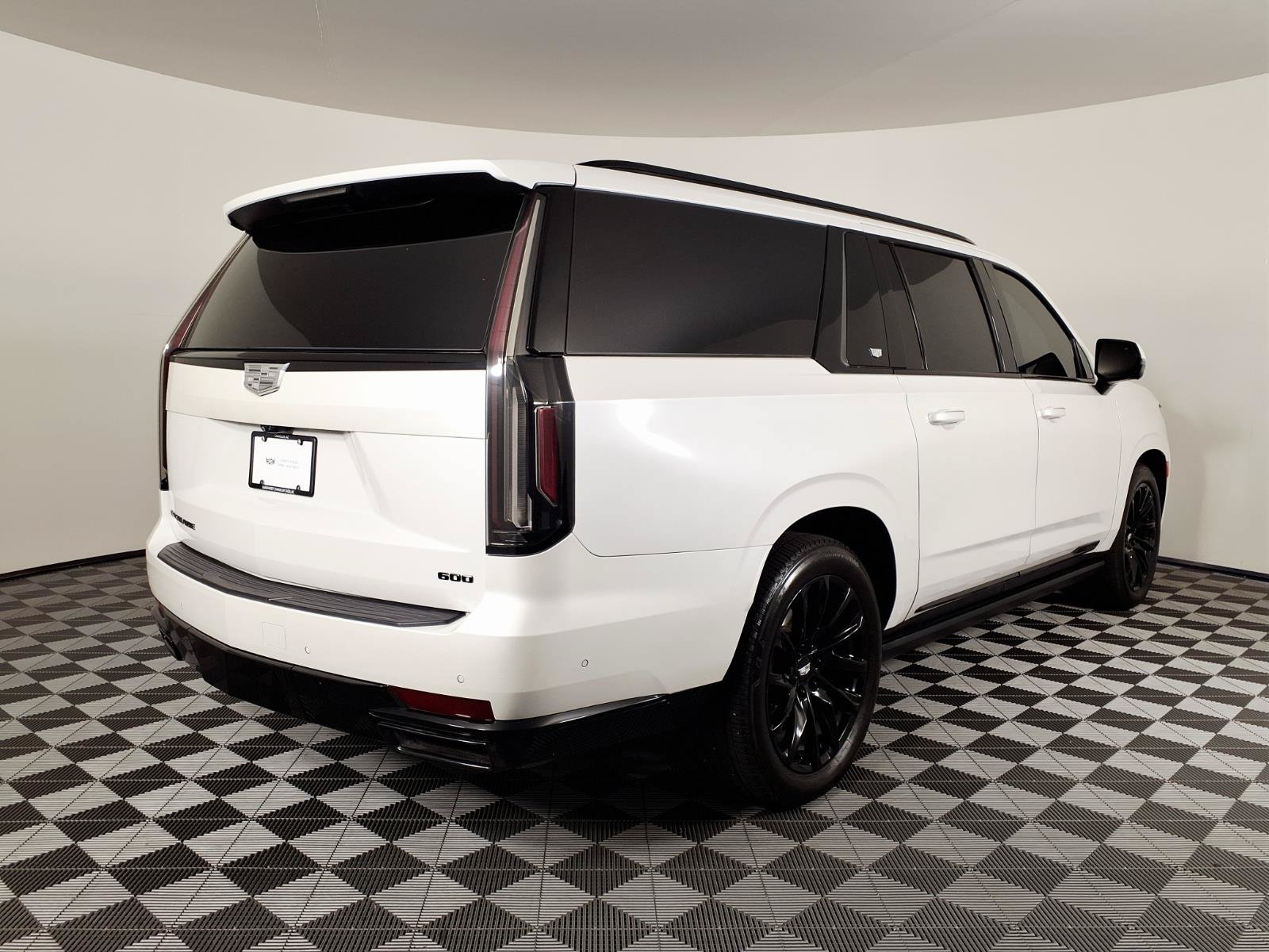 Certified 2023 Cadillac Escalade ESV Sport Platinum w/ LPO, ONYX Package AWD/4WD image 4