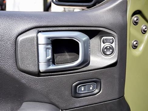 Used 2022 Jeep Wrangler Unlimited Rubicon w/ LED Lighting Group AWD/4WD image 27