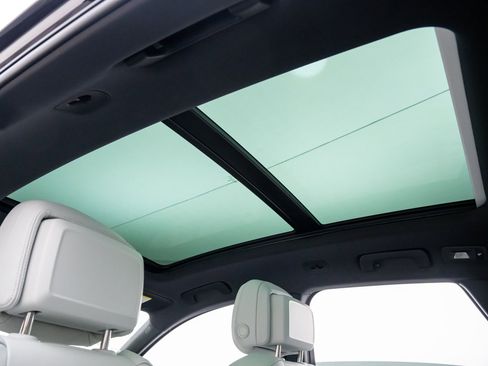 New 2026 Porsche Macan image 18