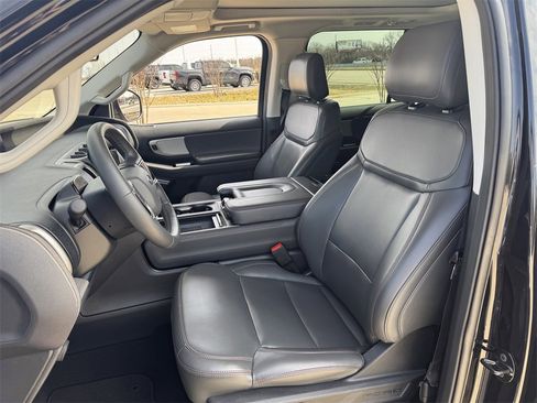 Used 2025 Ford Expedition Active image 22