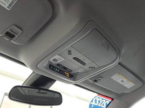 Certified 2022 GMC Acadia SLT w/ Technology Package image 33