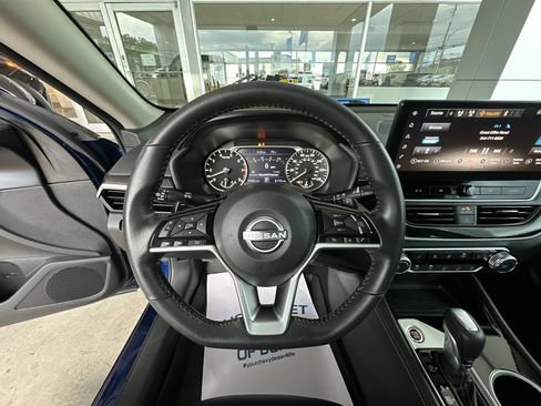 Used 2024 Nissan Altima 2.5 SR w/ SR Premium Package FWD image 12