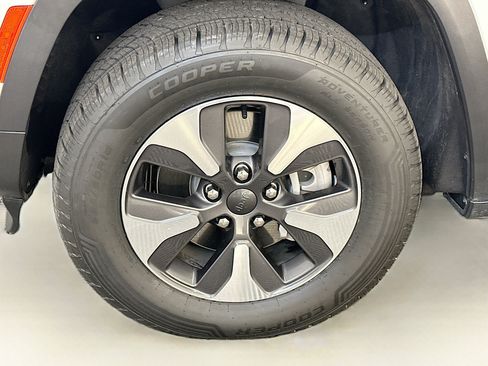 Used 2022 Jeep Grand Cherokee Limited 4xe w/ Luxury Tech Group II AWD/4WD image 35
