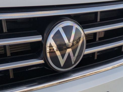 Used 2023 Volkswagen Tiguan SE FWD image 24