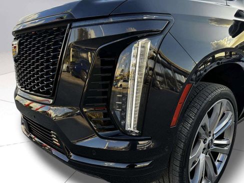 Used 2025 Cadillac Escalade ESV Sport w/ Touring Package image 11