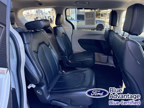 Used 2024 Chrysler Pacifica Touring-L FWD image 32