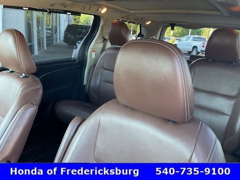 Used 2020 Toyota Sienna Limited Premium w/ Carpet Mat Package AWD/4WD image 36