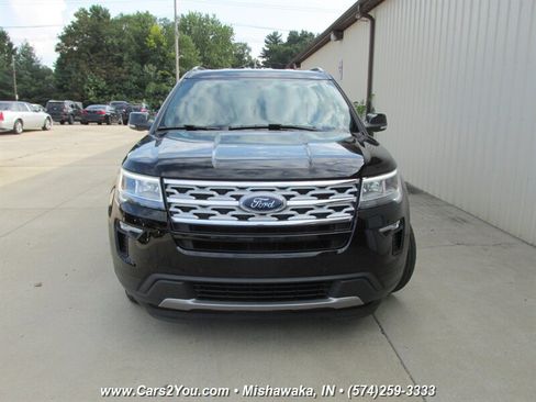 Used 2018 Ford Explorer XLT w/ Equipment Group 202A AWD/4WD image 2
