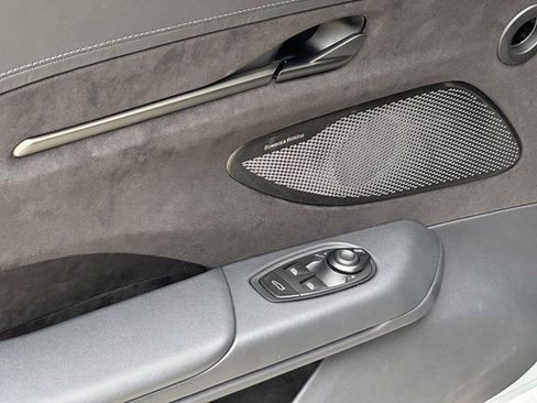 Used 2025 Aston Martin V8 Vantage Coupe image 18