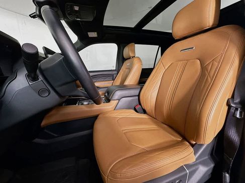 Certified 2023 Ford Expedition Platinum image 12