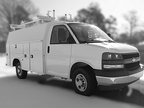 Used 2022 Chevrolet Express 3500 139WB ENCLOSED SERVCIE VAN w/ Power Convenience Package image 2