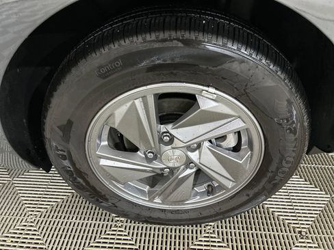 Certified 2025 Hyundai Elantra SE FWD image 10