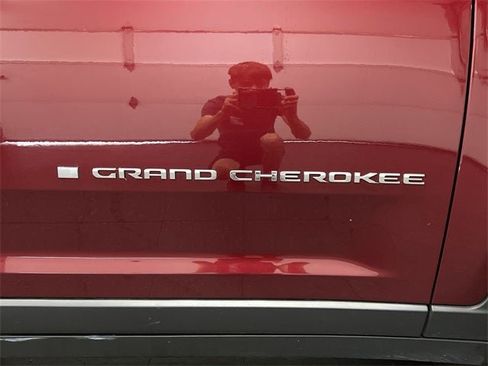 Used 2023 Jeep Grand Cherokee Laredo image 65