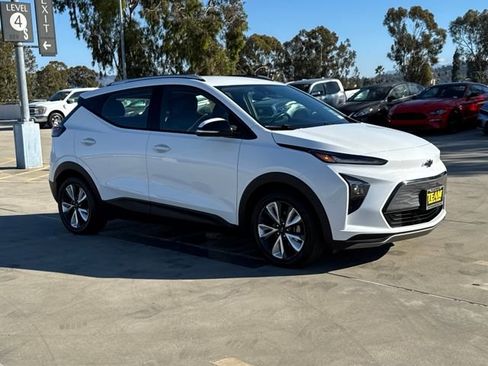 Used 2022 Chevrolet Bolt EUV LT w/ Convenience Package image 7