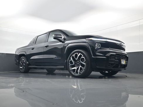Certified 2025 Chevrolet Silverado EV RST AWD/4WD image 23