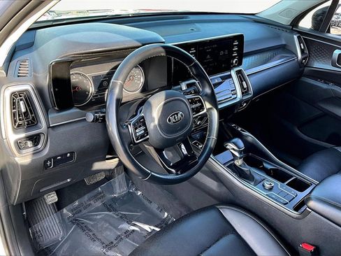 Used 2021 Kia Sorento S image 14