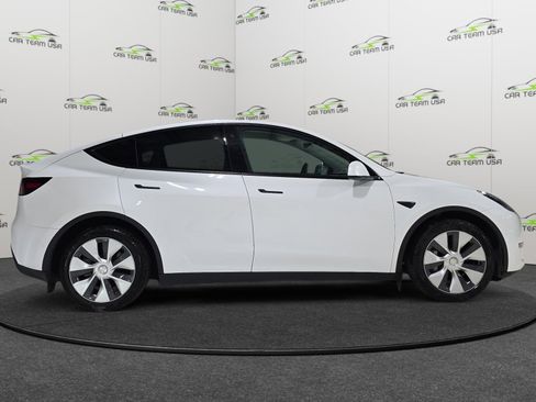 Used 2022 Tesla Model Y Long Range image 8