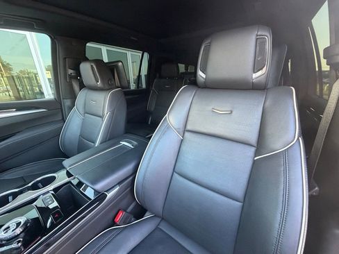 Used 2025 Cadillac Escalade ESV Sport w/ Touring Package AWD/4WD image 9